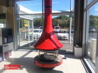 Дровяной камин EVA 992 центральный лакированный со стеклом и стандартным основанием в Владивостоке